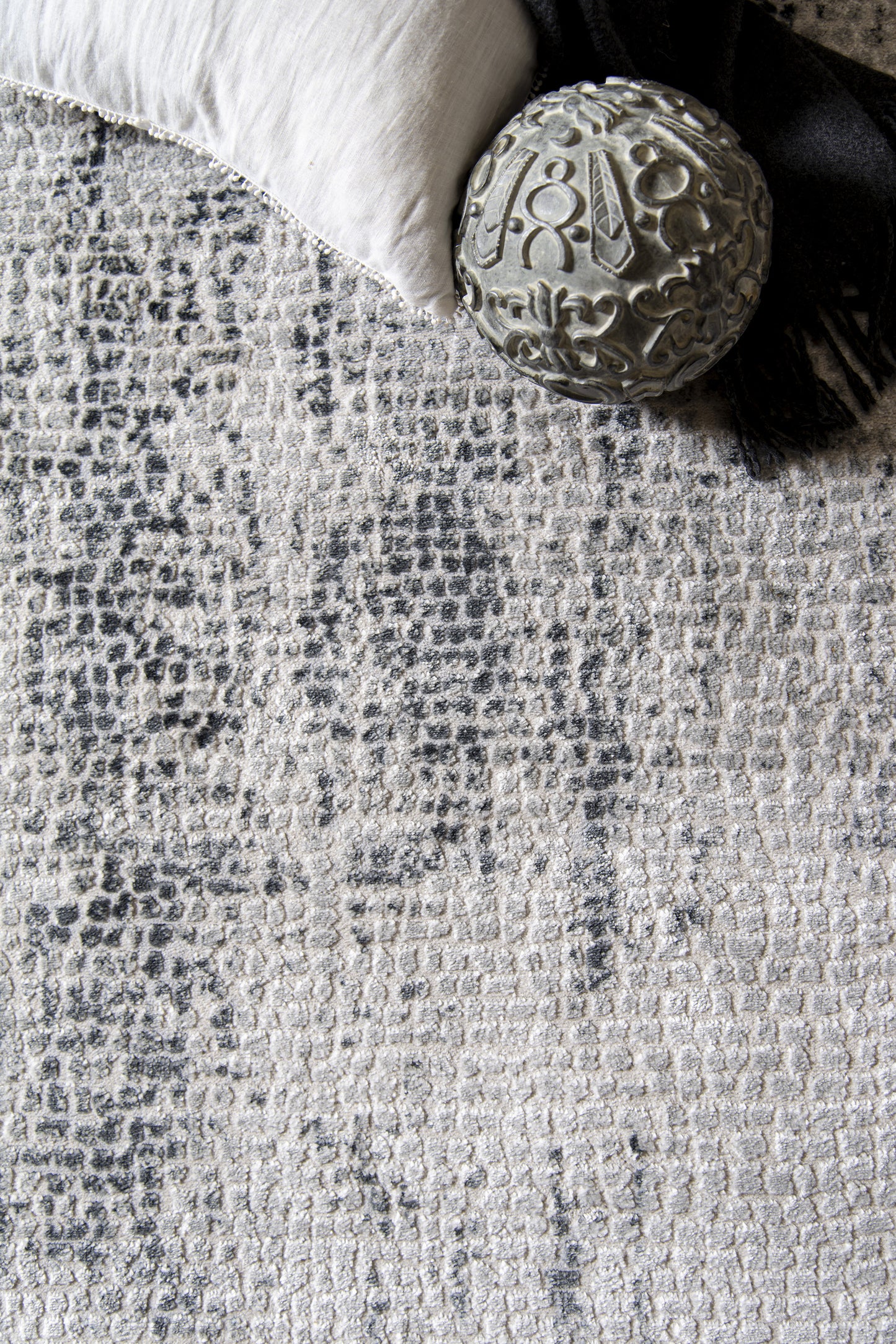 2610-Benidict Synthetic Blend Indoor Area Rug by United Weavers