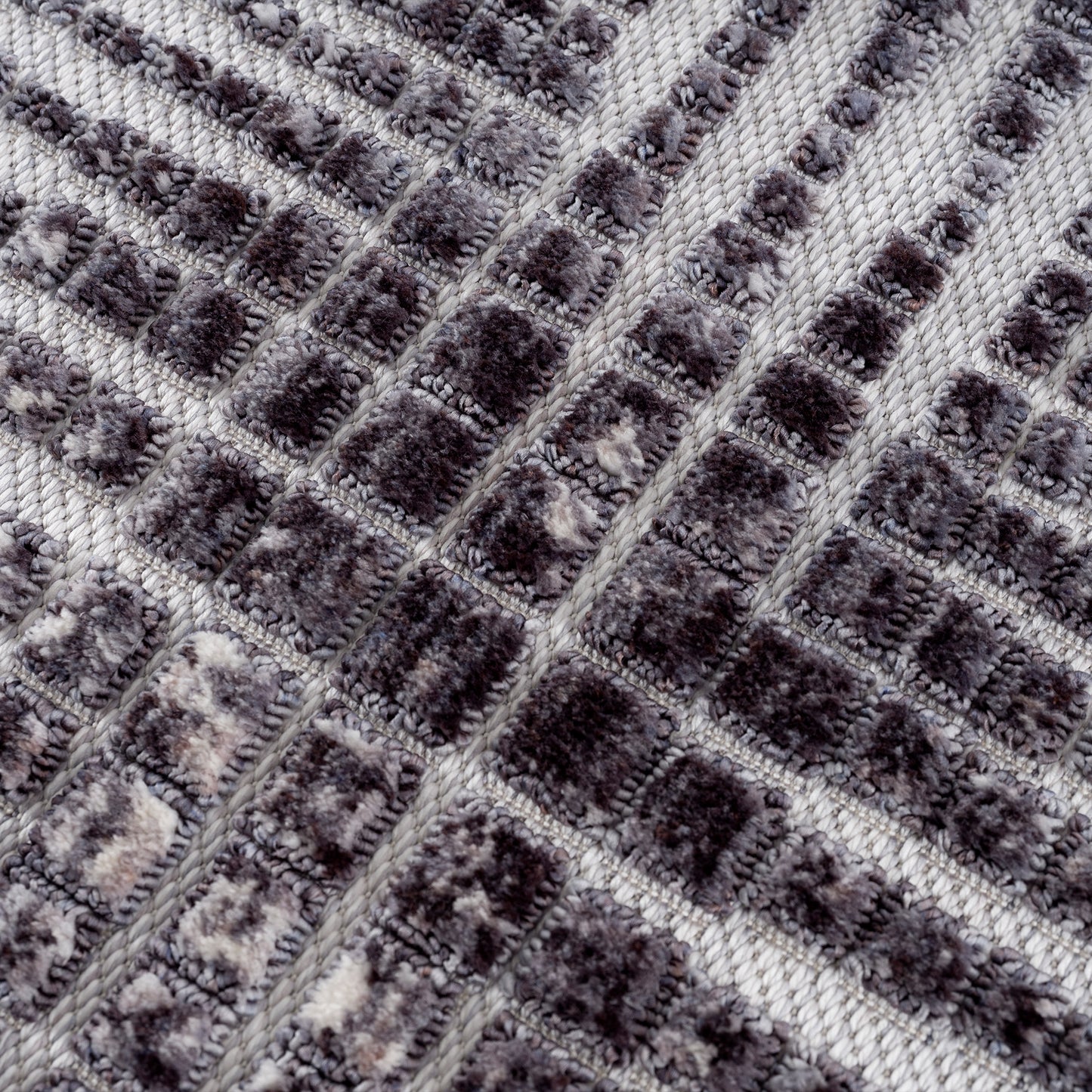 2920-Islan Synthetic Blend Indoor Area Rug by United Weavers