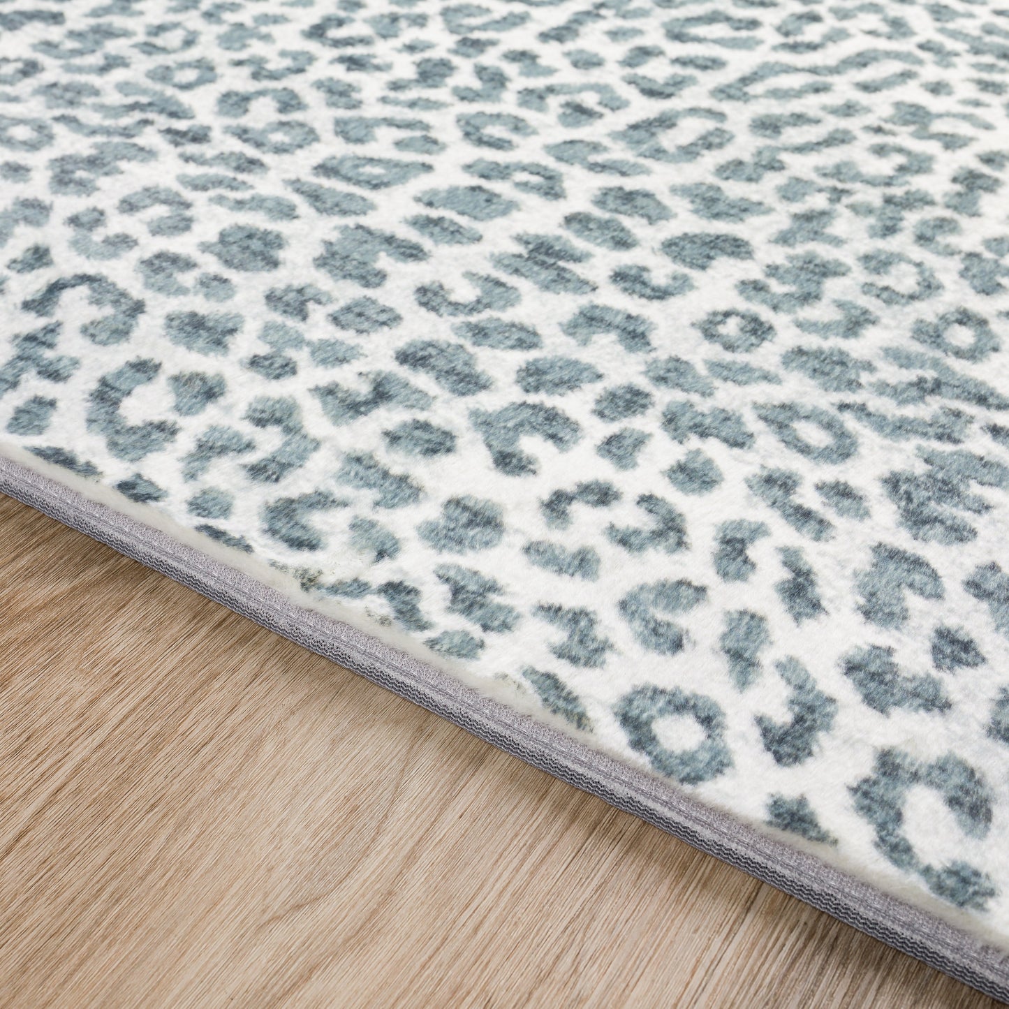 Akina AK2 Machine Made Synthetic Blend Indoor Area Rug by Dalyn Rugs